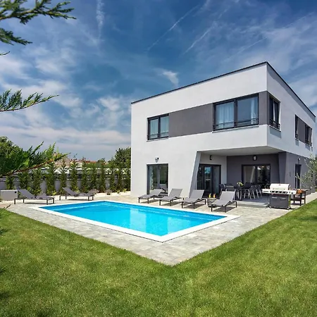 Holiday home Tika Jadreski