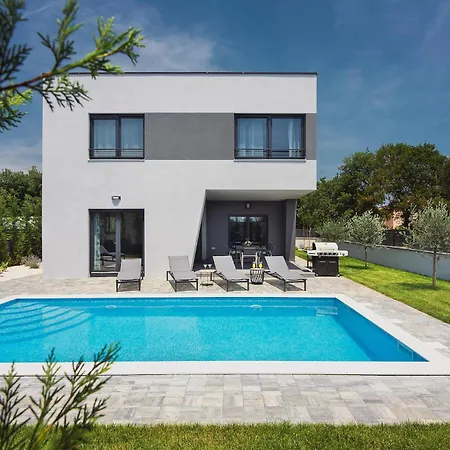 Holiday home Tika Jadreski